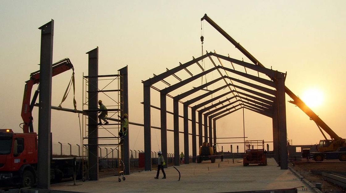 PEB Metal Buildings Customized Design Easy Construction Erection For Oil & Gas Industry